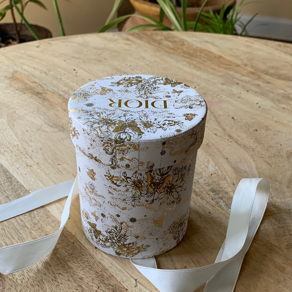 DIOR Artsy Gift Box with Ribbon - Picture 4 of 7